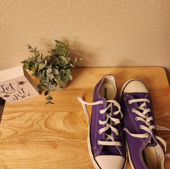 Converse - Picture 2 of 3